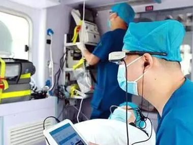 中央转运监护/ 5g智慧急救车 - 天荣医疗，西安交大一附院实战演练5G+急危重症智慧急救