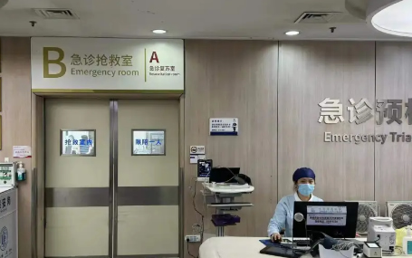 急诊急救信息化系统/5G急救车网关天荣医疗-浙江省人民医院上车即入院预检分诊，实现急诊急救“零距离”